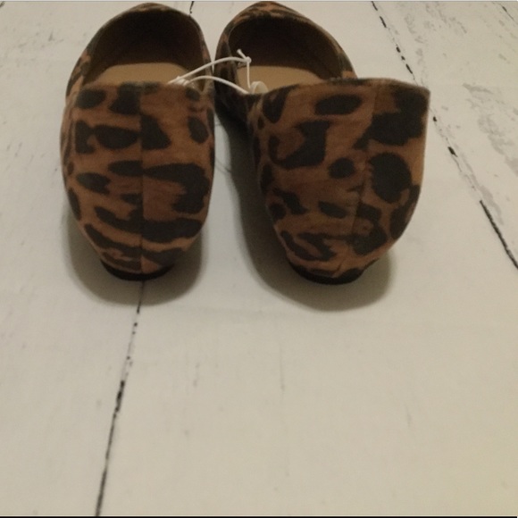 Leopard Pointed Toe Flats - Picture 4 of 6