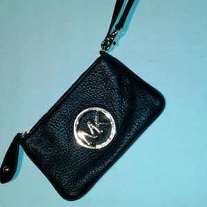 PRICE DROP...MICHAEL KORS Leather wristlet
