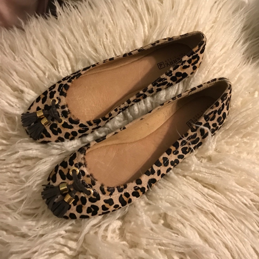 Sperry cheetah flats