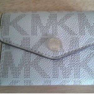 MICHAEL KORS COIN PURSE!!!