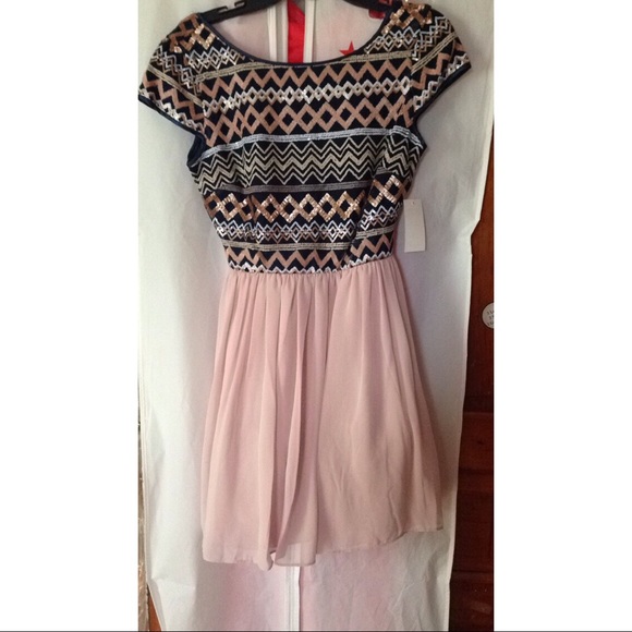 Short dress - formal - Picture 1 of 1