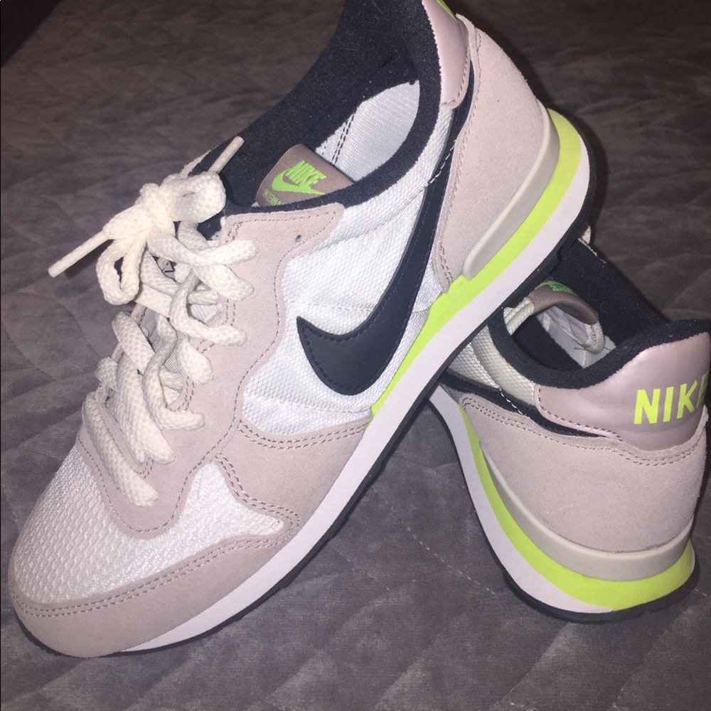 Nike Internationalist