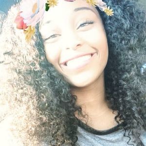 Meet your Posher, Dee dee