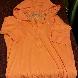 "Nike" Size M 3/4 Sleeve Shirt