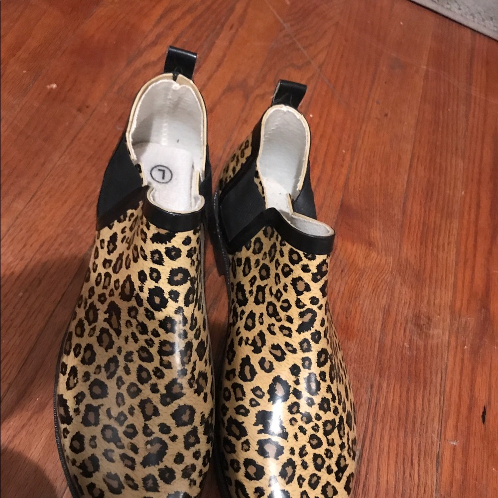 Rain shoes