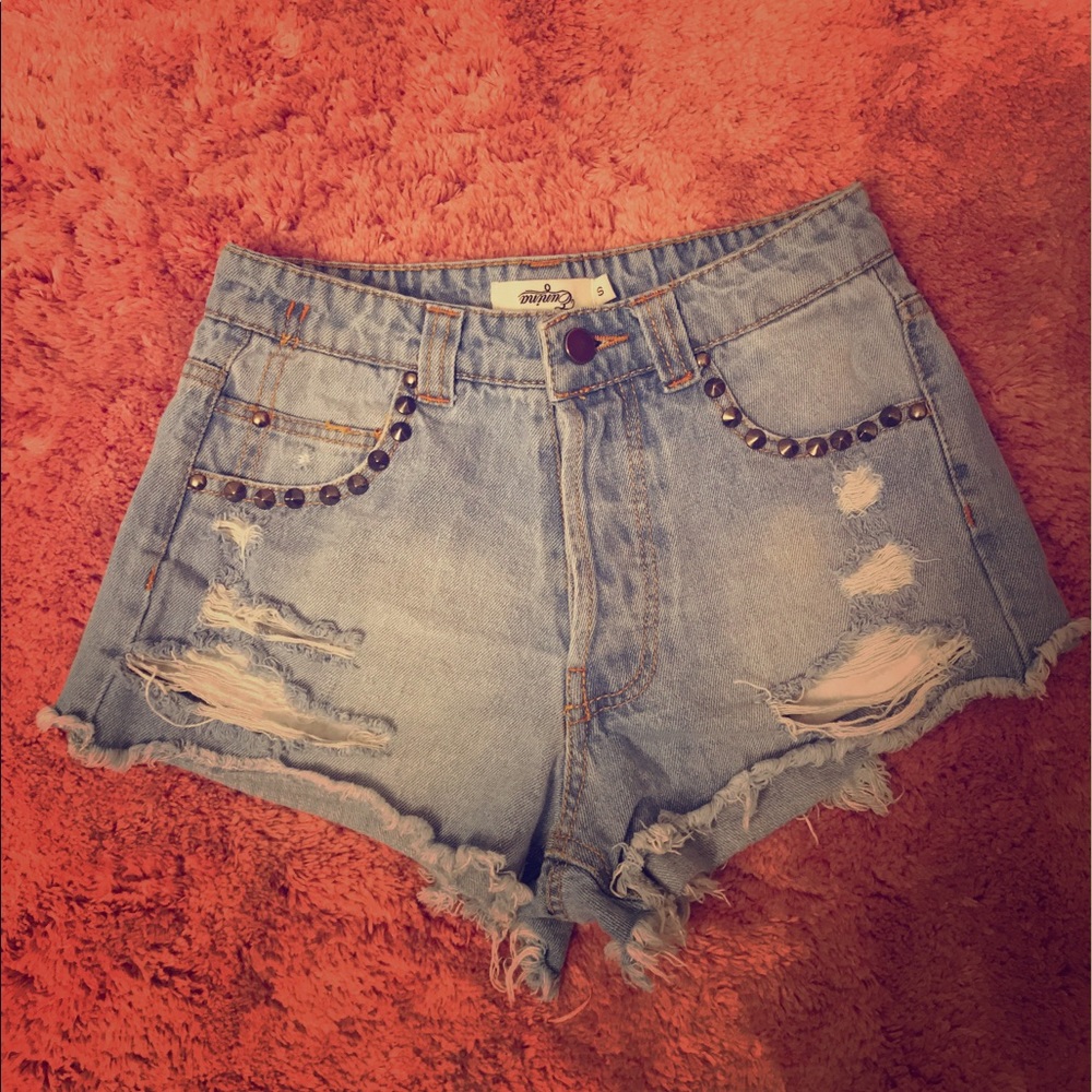 Distressed & Studded High-waist Denim Shorts!