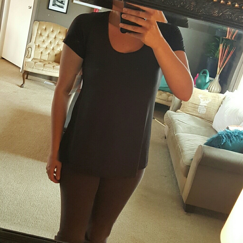 🚫SOLD🚫 XS Black Lularoe Classic Tee