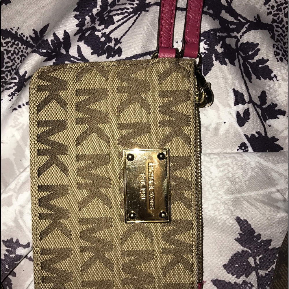 Michael Kors wristlet