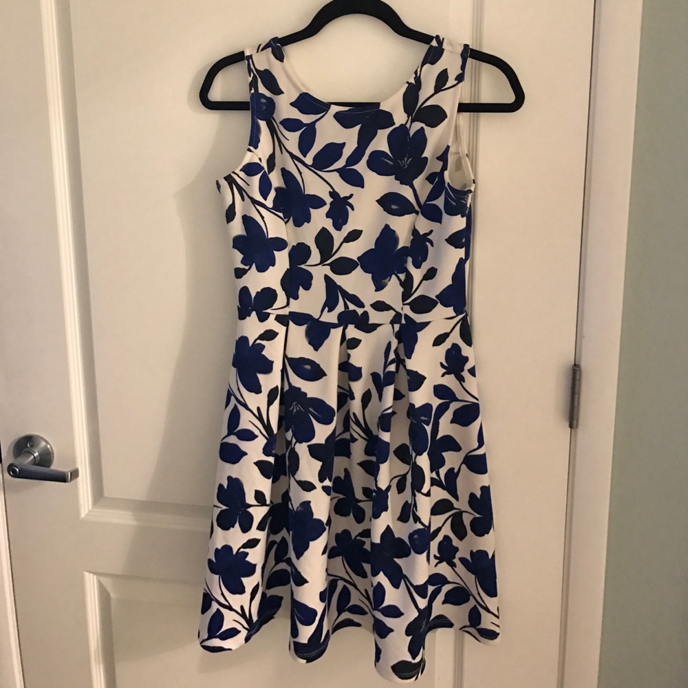 💕BNWOT Floral Dress by Gilli💕