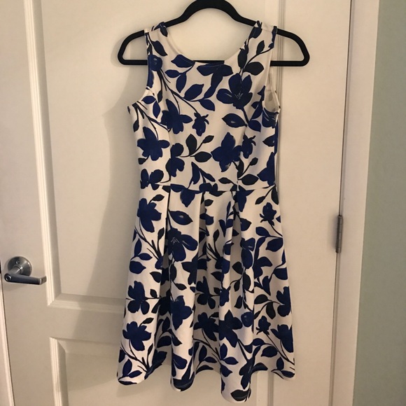 💕BNWOT Floral Dress by Gilli💕 - Picture 1 of 4