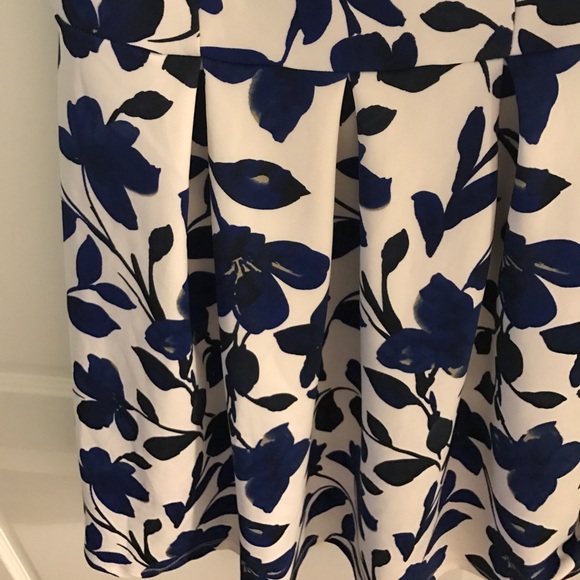 đź’•BNWOT Floral Dress by Gilliđź’• - Picture 4 of 4