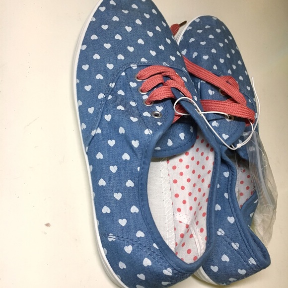 Retro Heart Canvas Shoes - Picture 2 of 4
