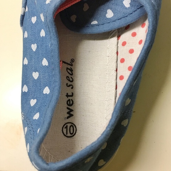 Retro Heart Canvas Shoes - Picture 3 of 4