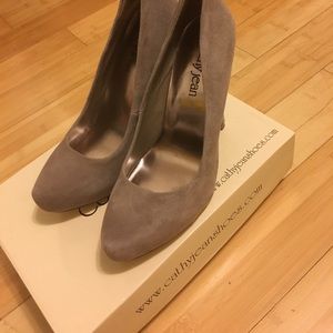 (BRAND NEW) Cathy Jean Suede Pumps -- never worn