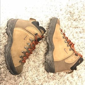 NIKE - ACG Hiking boots