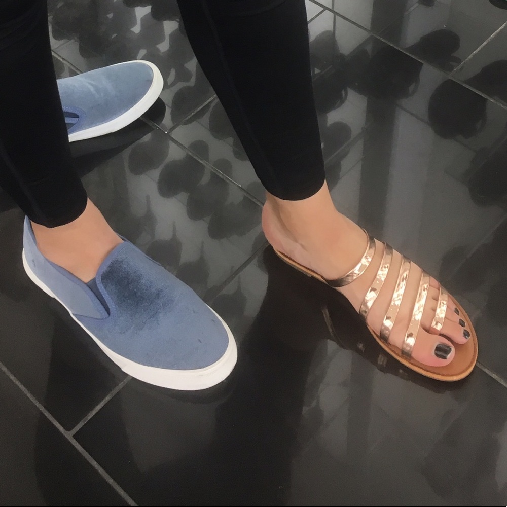 •LAST PAIR• Metallic Rose Gold Slide Sandal - Picture 2 of 6