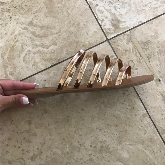 •LAST PAIR• Metallic Rose Gold Slide Sandal - Picture 5 of 6