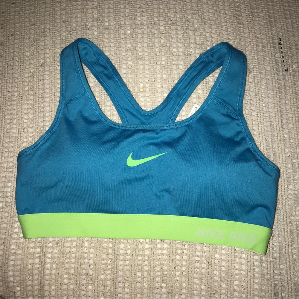 Nike pro sports bra