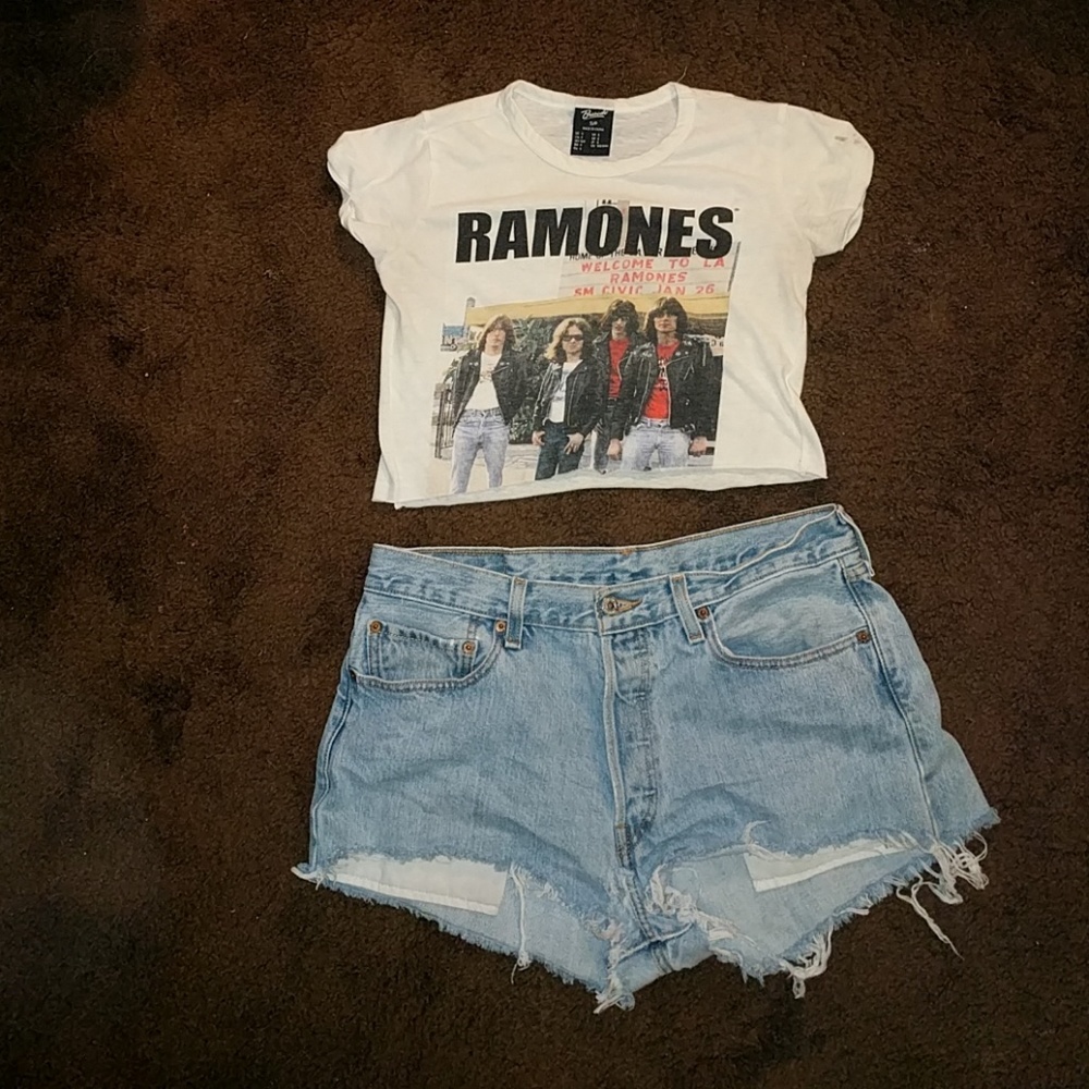 501 levi cutoff shorts