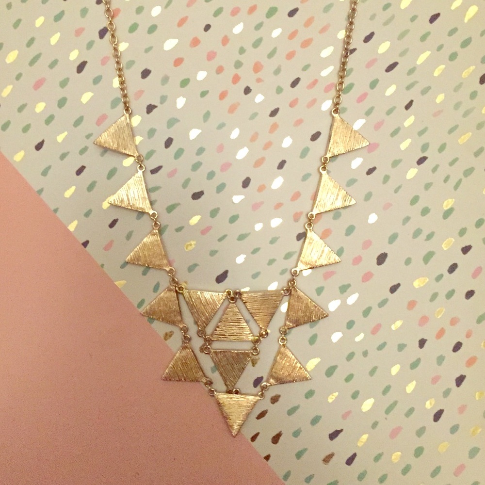 Triangle necklace - Picture 3 of 5