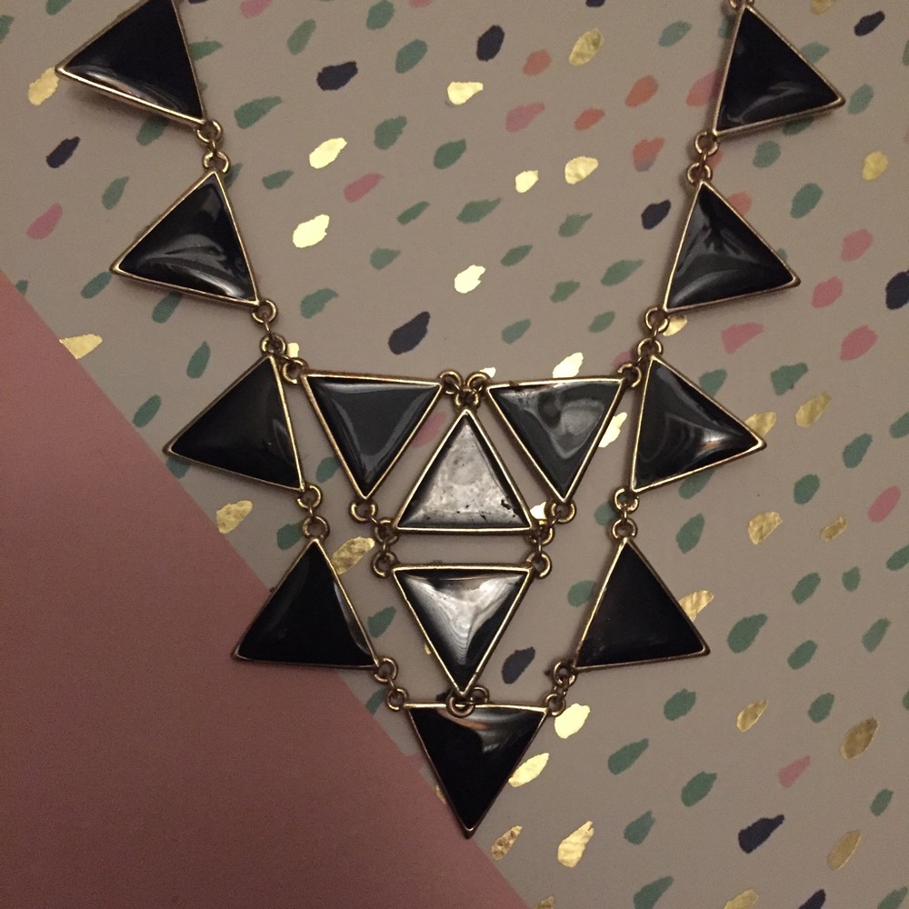 Triangle necklace - Picture 4 of 5