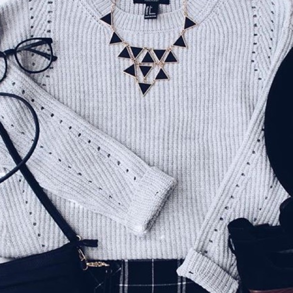 Triangle necklace - Picture 2 of 5