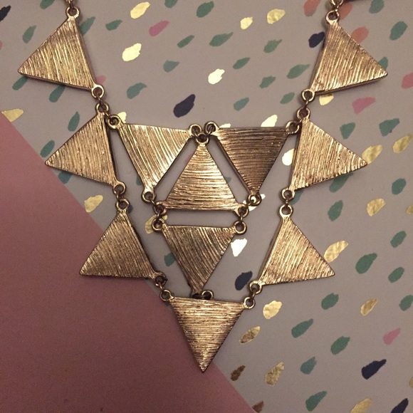 Triangle necklace - Picture 5 of 5