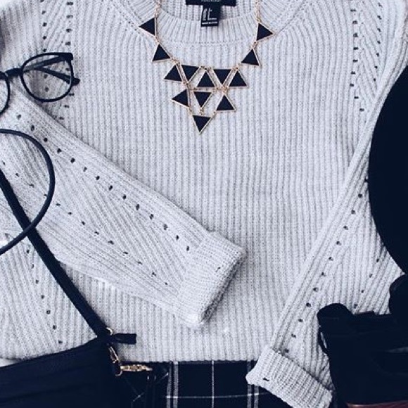 Triangle necklace - Picture 2 of 5