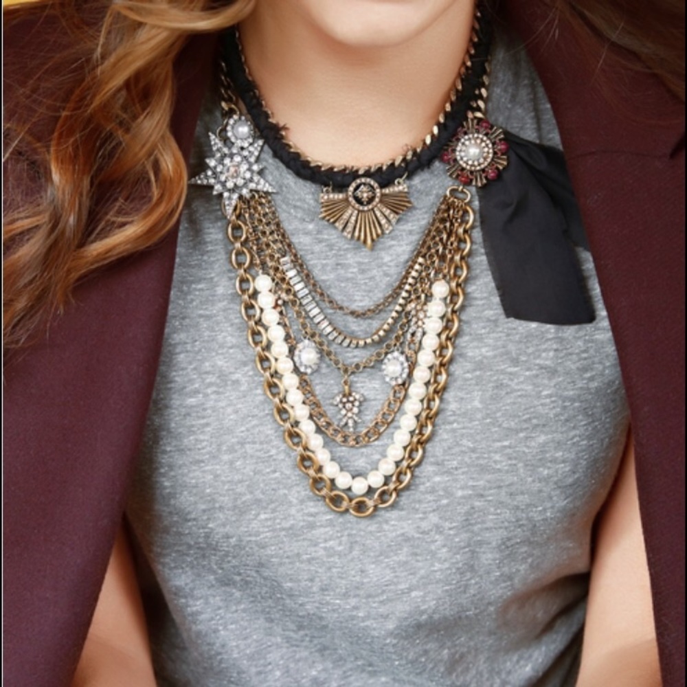 Souvenirs statement necklace