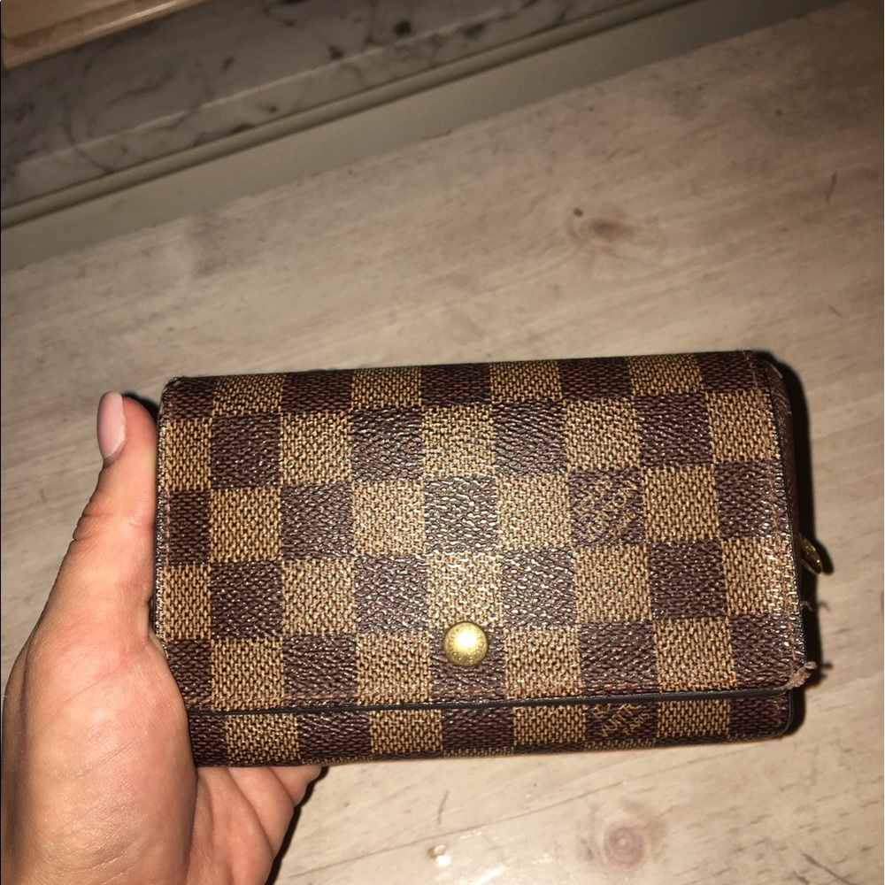 Louis Vuitton damier ebene wallet