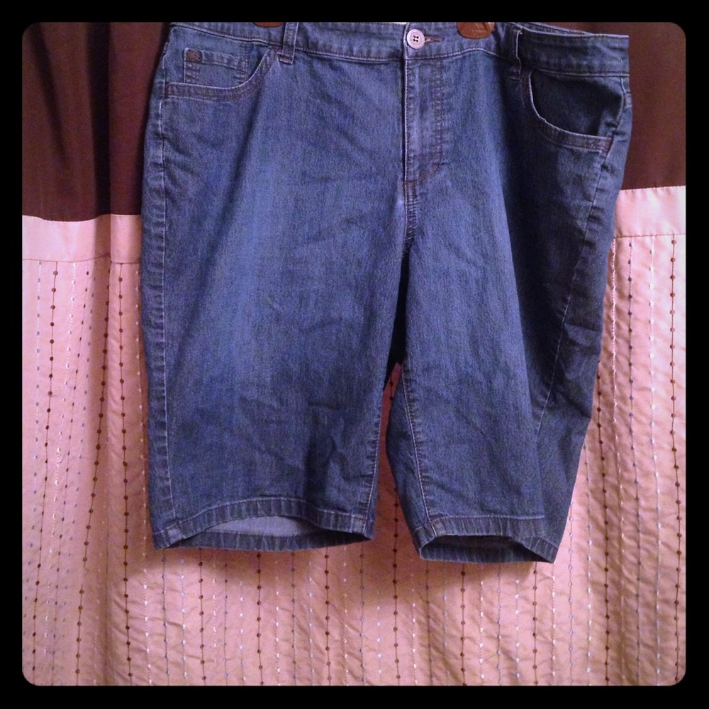 CJ Banks 18W Bermuda shorts