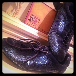 COACH size 6M, like new, Blue Sequins & felt