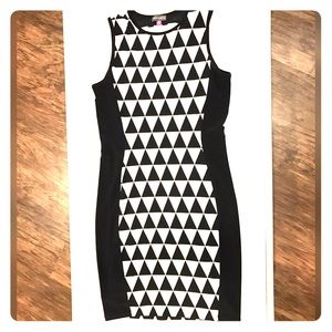 VINCE CAMUTO - Black & White Pattern Sheath Dress