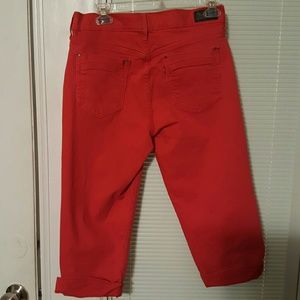 Levi's red capris