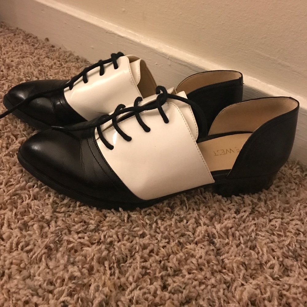 Nine West. Saddle Shoes. Size 7. Black and white