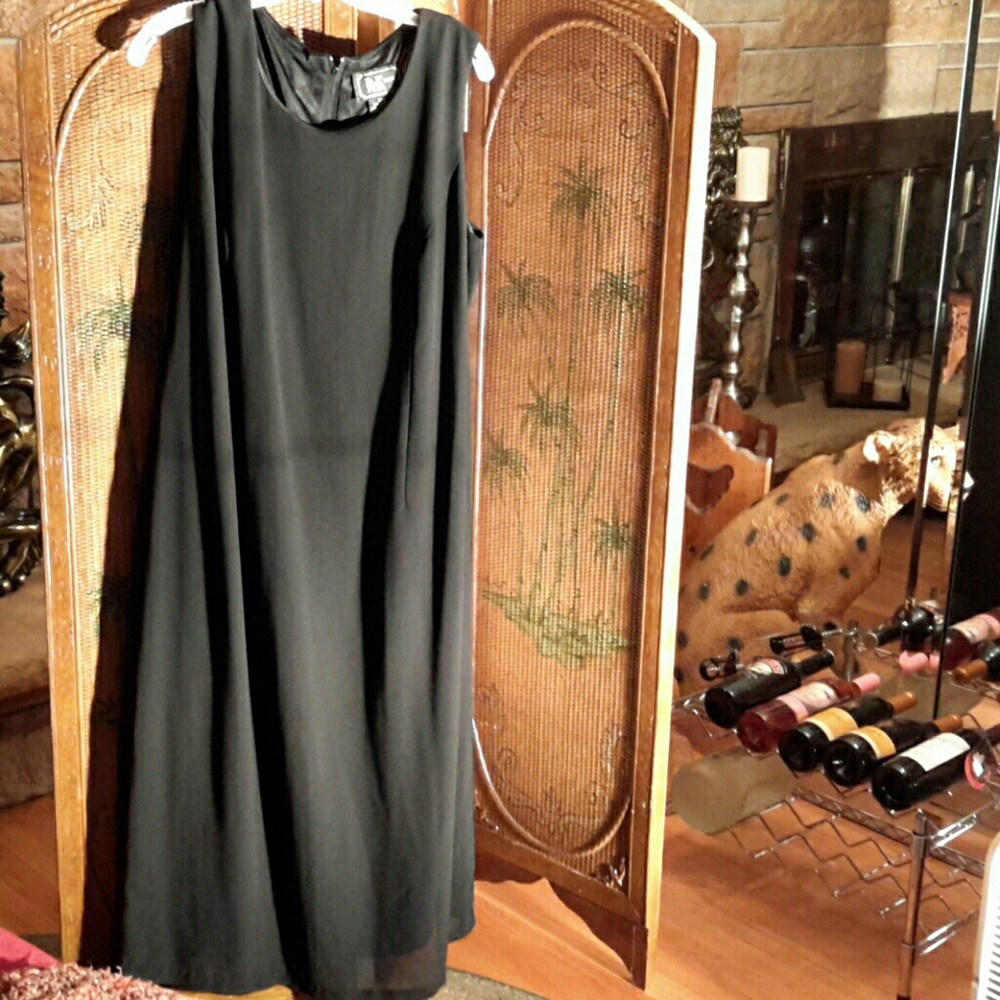 Sleeveless shift after five dress!!!