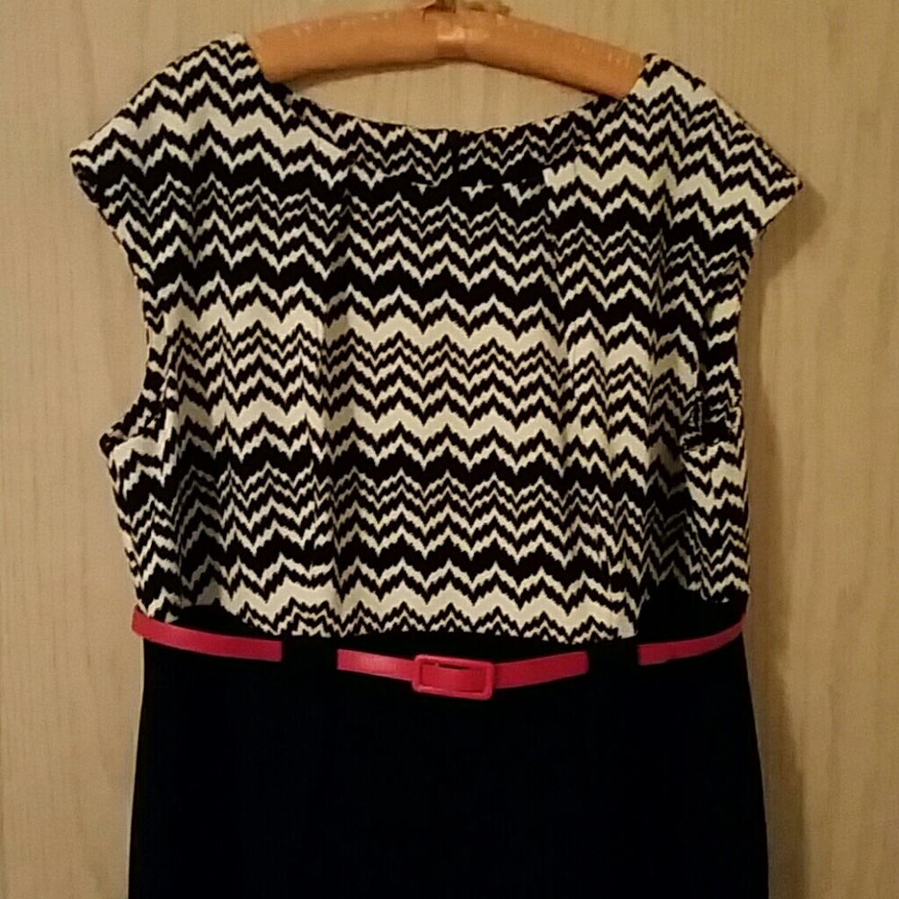 Dress - Picture 2 of 4