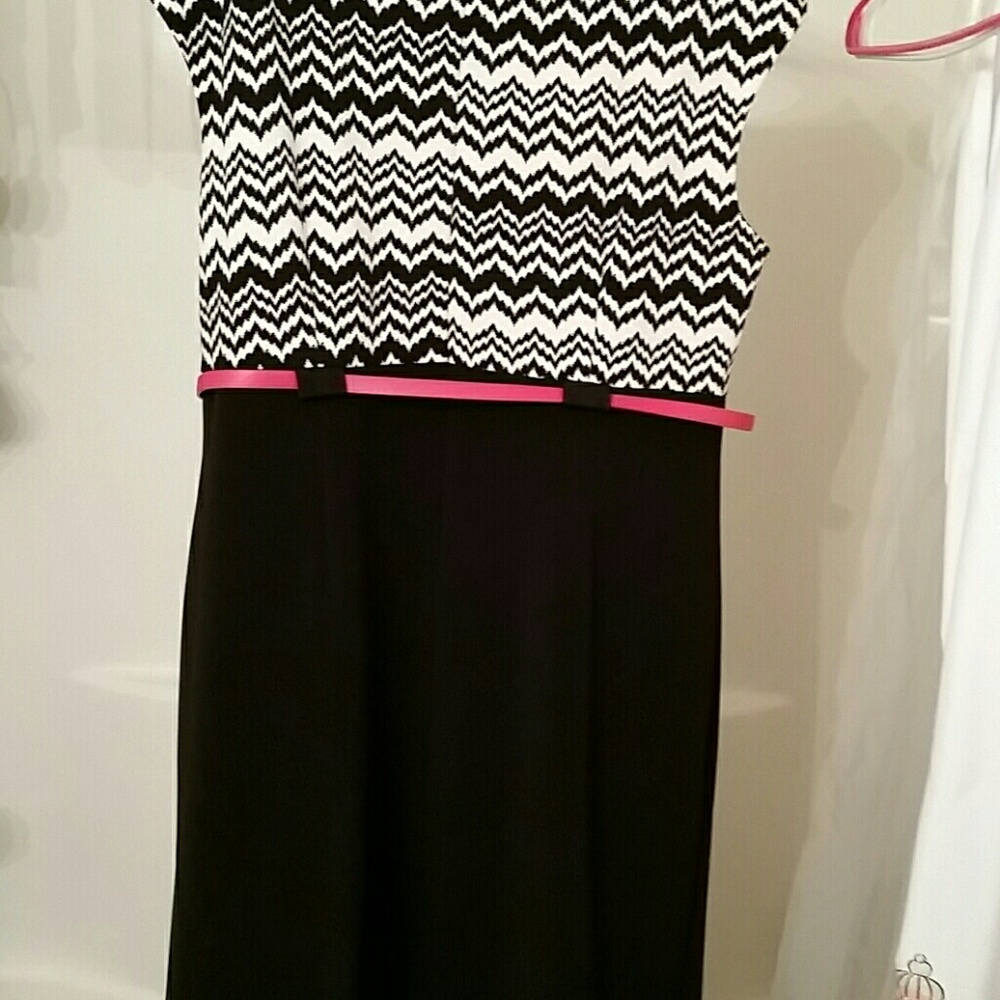 Dress - Picture 4 of 4