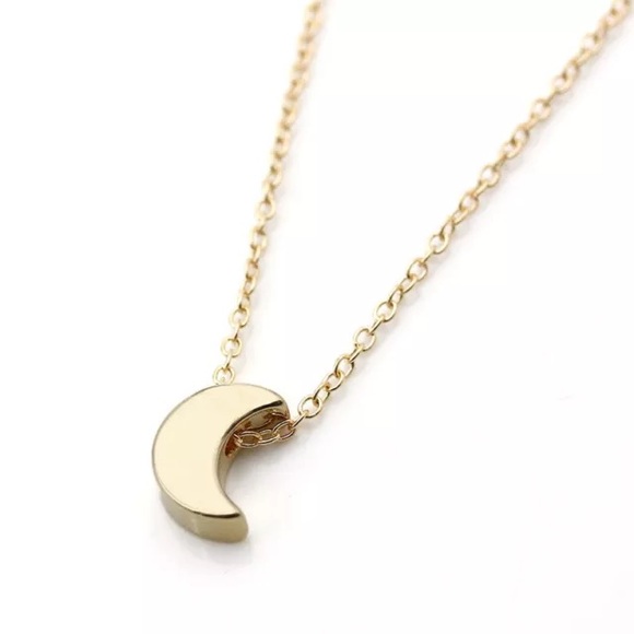 Dainty tiny gold color crescent moon necklace - Picture 2 of 3
