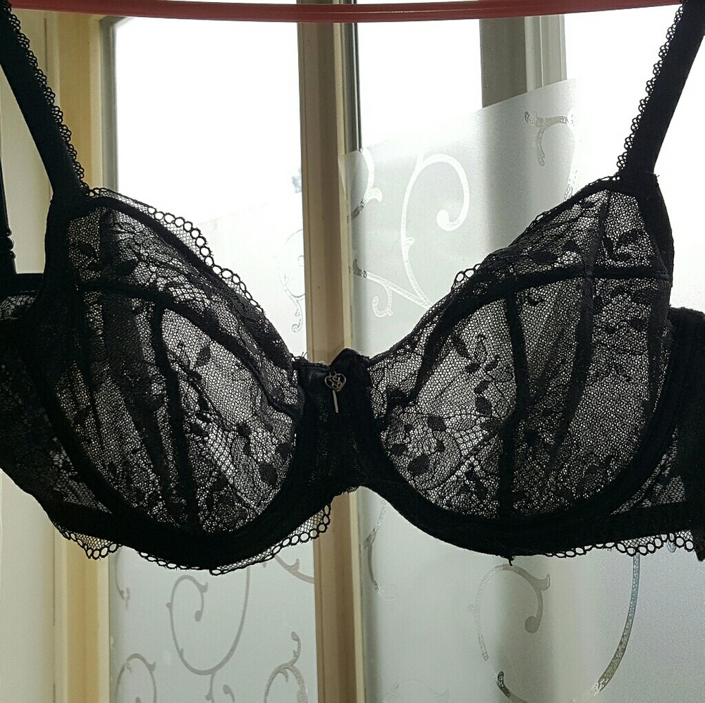 NWOT VS body by victoria unlined demi lace bra