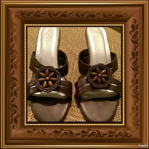 NWOT Stunning Leather "Annie" Sandals