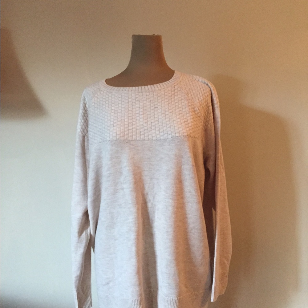 Pullover sweater