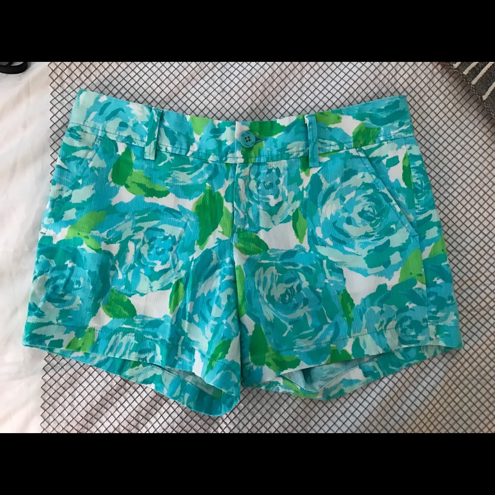 Blue "first impressions" Lilly Pulitzer shorts 💙