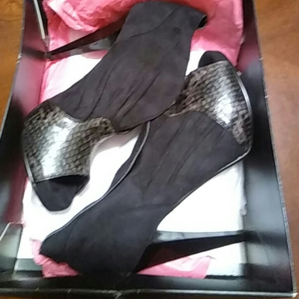 Shoes - Picture 5 of 6