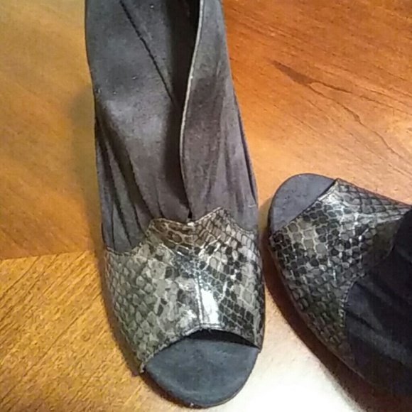 Shoes - Picture 2 of 6