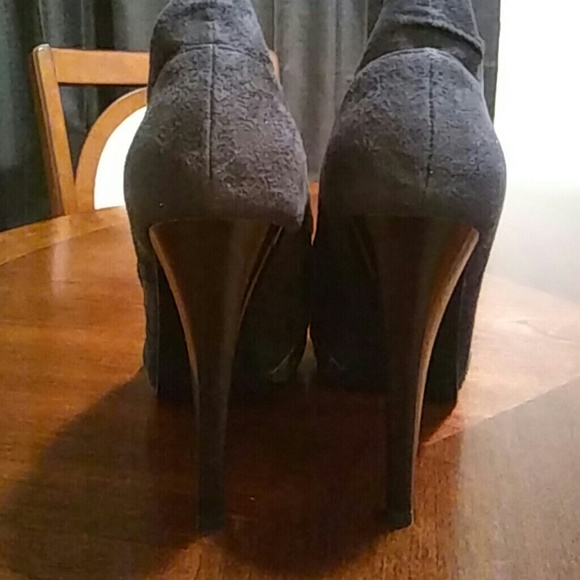 Shoes - Picture 3 of 6