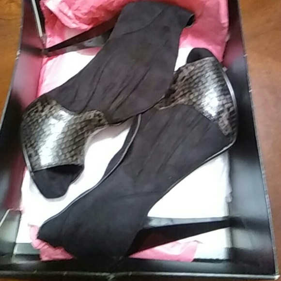 Shoes - Picture 5 of 6