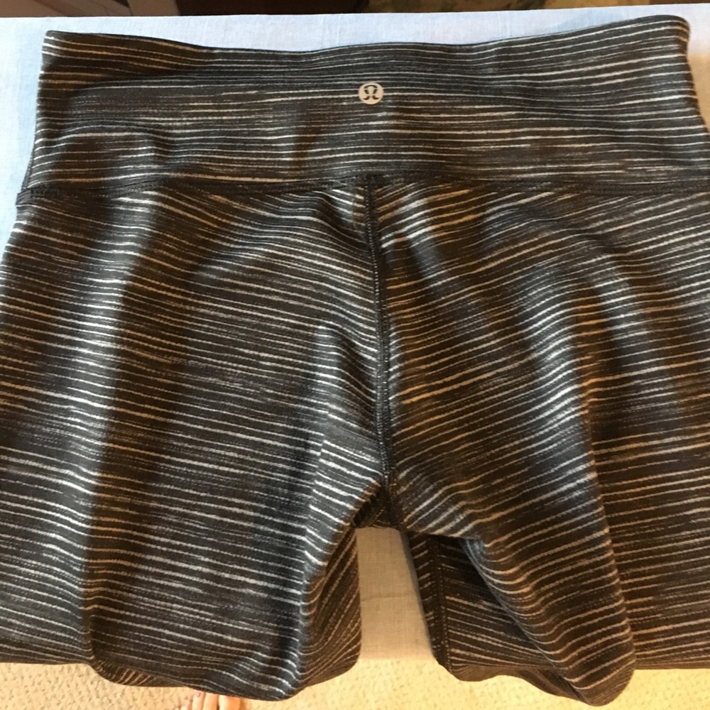 Black and grey Lululemon striped leggings-long