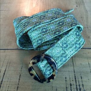Green fabric belt with tortoise buckle Green fabric belt with tortoise buckle