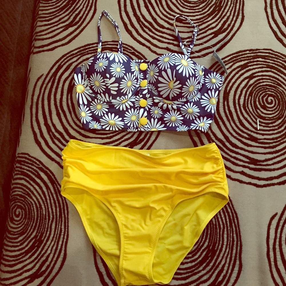 BNWT High waisted Flower Bikini